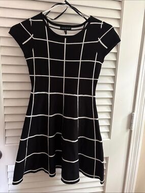 Black & White Grid Fit-and-Flare Kids Dress, size M